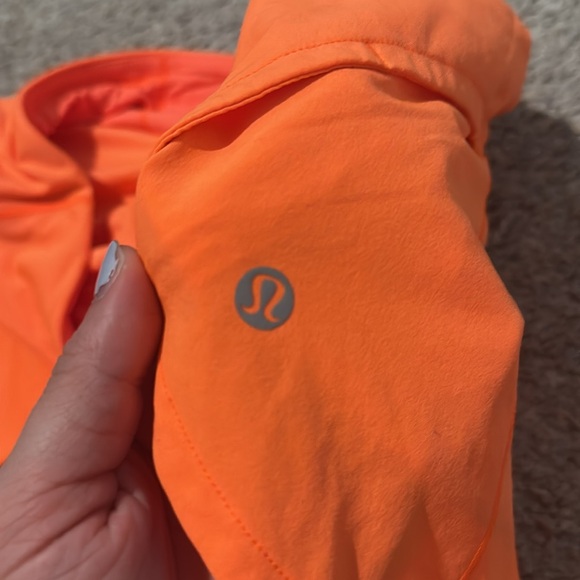 Lululemon Speed Up MR Short Tall in Neon Orange - Picture 4 of 4